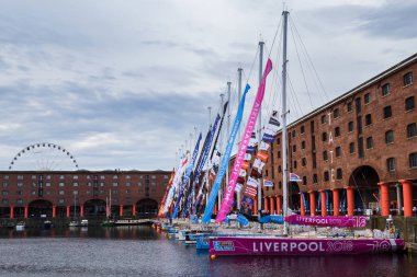 Liverpool önce dizilmiş clipper tekneler