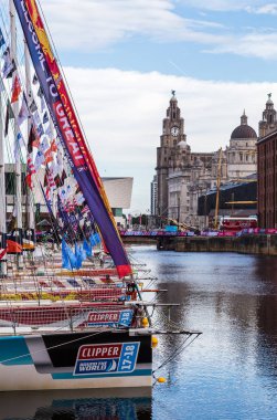 Liverpool ayrılmaya hazırlanıyor Clipper teknelerin portre kırpma