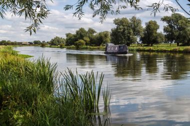 Ely üzerinde büyük nehir Ouse eteklerinde