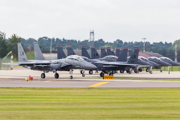 F-15e Streikadler bereiten sich auf Abflug vor — Stockfoto