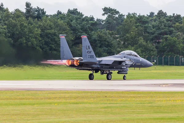 US-Kampfflugzeug F-15e hebt ab — Stockfoto