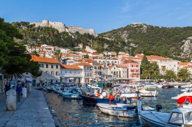 Hvar şehrin güzel liman