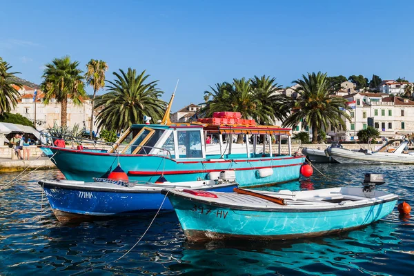 Barcos de colores en Hvar Town — Foto de Stock