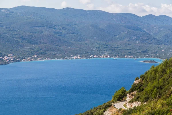 Peljesac Yarımadası yamaç aşağı dolambaçlı yol virajlı