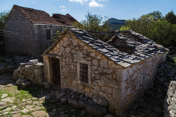 Bâtiment dans le village fantôme de Donja Nakovana — Photo