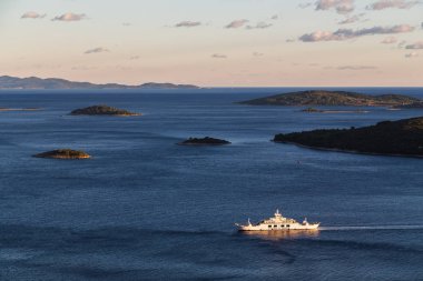 Carr fery Orebic için Korcula adadan döndürür.