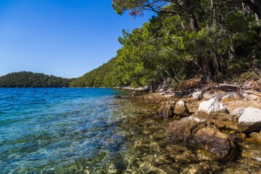 Baştan çıkarıcı Mljet Milli Parkı suları