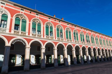 Trg Republike güzel kemer