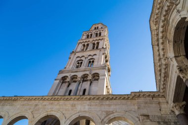 Çan kulesi St Domnius Katedrali'nde ararken