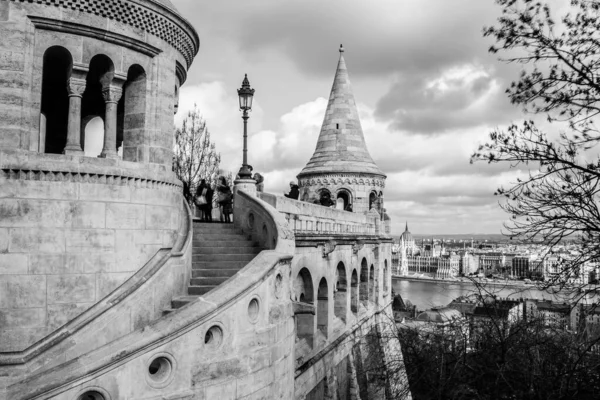 2013年2月 通往布达佩斯渔民城堡 匈牙利 的一座塔楼的台阶 — 图库照片