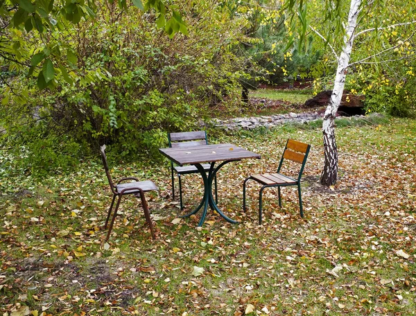 Picknickplatz im Herbst lizenzfreie Stockfotos