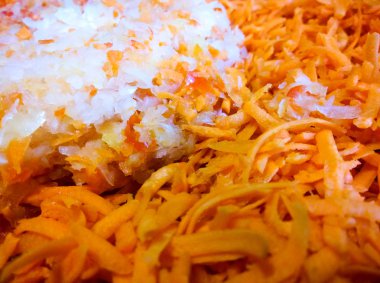 Rendelenmiş havuç ve soğan