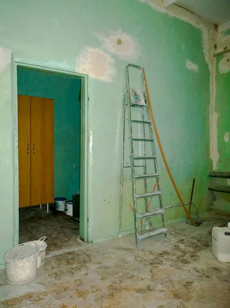 Reparación en una zona residencial — Foto de Stock