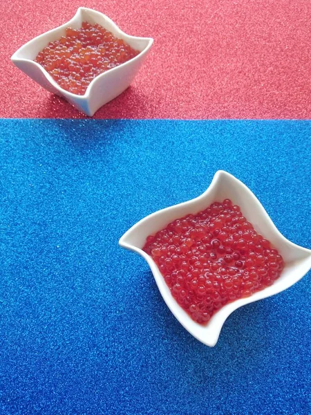 Caviar Rouge Saumon Dans Une Assiette Blanche — Photo