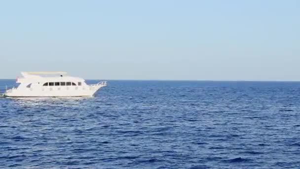 Barcos de recreo en el Mar Rojo de Egipto Sharm el Sheikh — Vídeo de stock