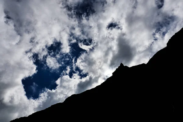 프랑스 피레네 산맥에서 구름과 산 풍경, — 스톡 사진