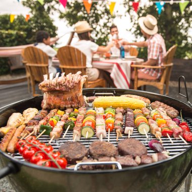 Aile bahçelerinde parti bir Barbekü partisi