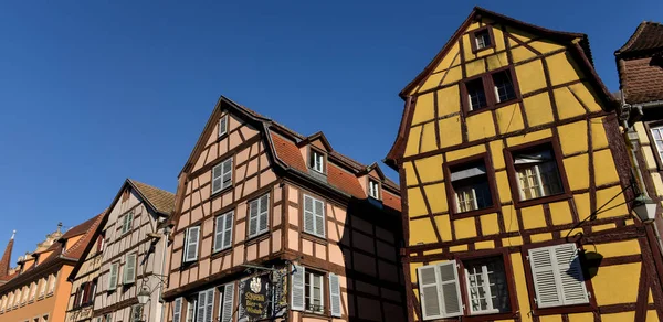 Färgglada traditionella franska hus i Petite Venise, Colmar — Stockfoto