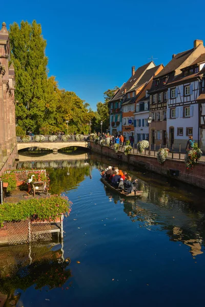 Coloridas casas tradicionales francesas en Petite Venise, Colmar — Foto de Stock