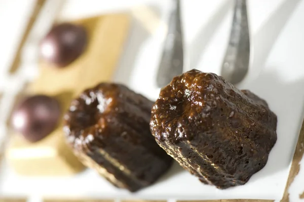 Caneles französisches traditionelles Dessert aus Bordeaux — Stockfoto