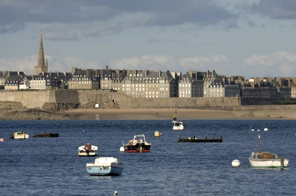 Saint-Malo, Coastal stad, Storbritannien, Frankrike, hamnen — Stockfoto