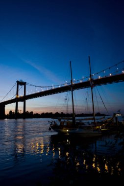 Aquitaine köprü gece Bordeaux ile .