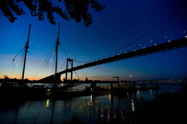 Aquitaine köprü gece Bordeaux ile .