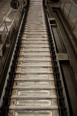 Alüminyum ham alüminyum İngotlar yığını fabrika profilleri