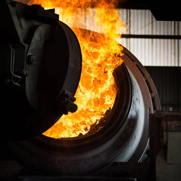 Vertido de acero caliente en planta de acero — Foto de Stock