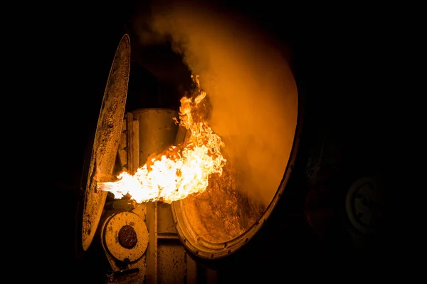 Coulée d'acier chaud dans l'usine d'acier — Photo