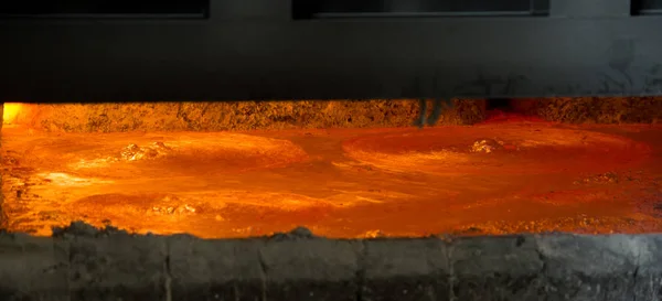 Despejo de aço quente em fábrica de aço — Fotografia de Stock
