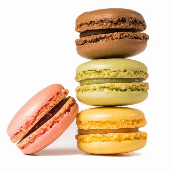 Kakan macaron eller macaroon isolerad på vit bakgrund, sweet — Stockfoto