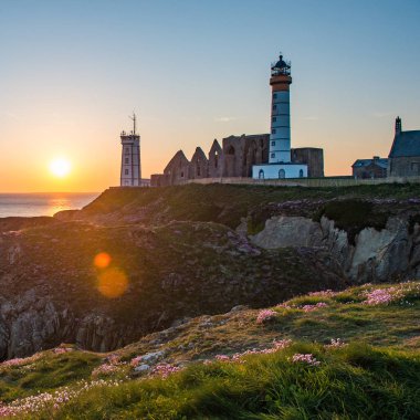 Manastır harabe ve deniz feneri, Pointe de Saint-Mathieu, Brittany, Fransa