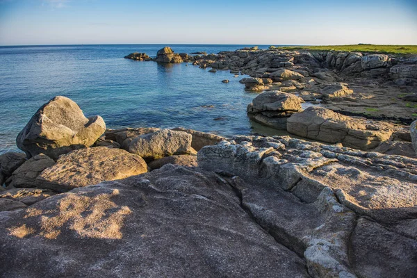 Costa Bretónica cerca de Pointe de Trevignon, Bretaña —  Fotos de Stock