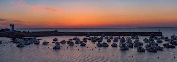 Sunset Bretonic Coast cerca de Pointe de Trevignon, Bretaña —  Fotos de Stock