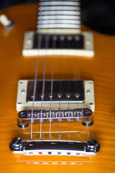 Close up van een elektrische gitaar brug — Stockfoto