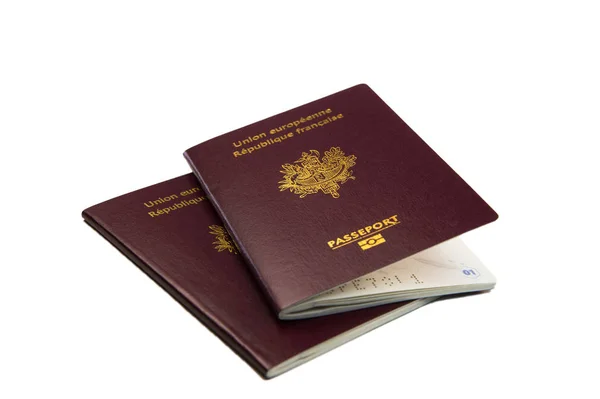 Паспорта Франции на белом фоне — стоковое фото