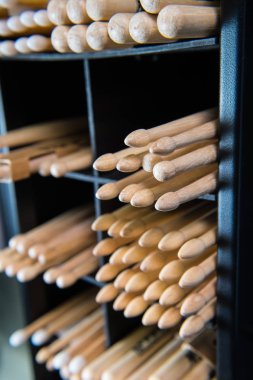 Sopaları stokta saklamak güzel sopaları