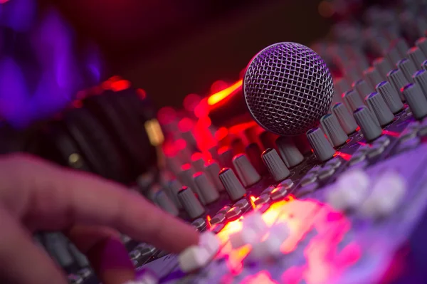 Microphone and Headphones on dirty sound mixer panel — Stock Photo, Image