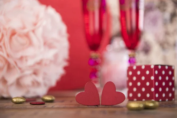 С Днем Святого Валентина сердца на деревянном фоне, поздравительные открытки концепция любви — стоковое фото