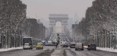 Arc de triumph nadir karlı günde Paris tarafından