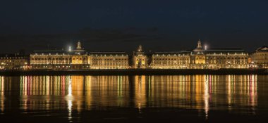 Place de la bourse su ayna Bordeaux yansıması g ile