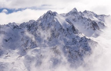 Kış Dağları Panoraması ile Kayak pistleri, Bareges, Pyrennees