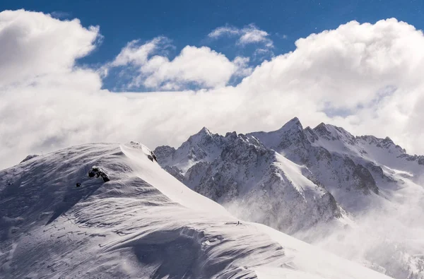 Zimní panorama hor s lyžařských sjezdovek, Bareges, Pyrennees — Stock fotografie