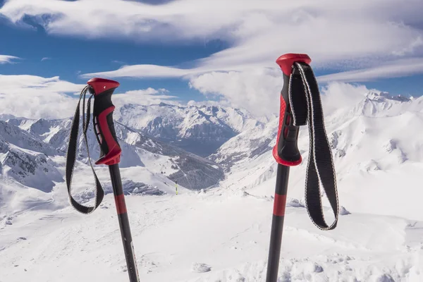 Panorama des montagnes hivernales avec pistes de ski, Bareges, Pyrénées — Photo