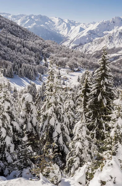Panorama des montagnes hivernales avec pistes de ski, Bareges, Pyrénées — Photo