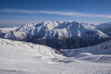 Kış Dağları Panoraması ile Kayak pistleri, Bareges, Pyrennees