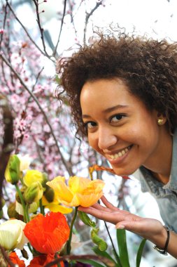 Tüketim: taze çiçek kokulu kadın. 