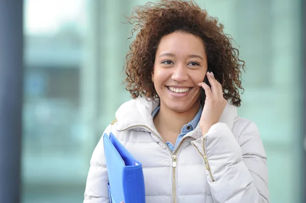 Telefoon, online, vrouwen, Student, map — Stockfoto