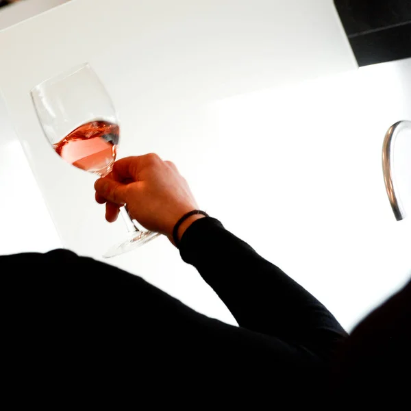 Prova Vinho Rosa Despeje Copo França — Fotografia de Stock